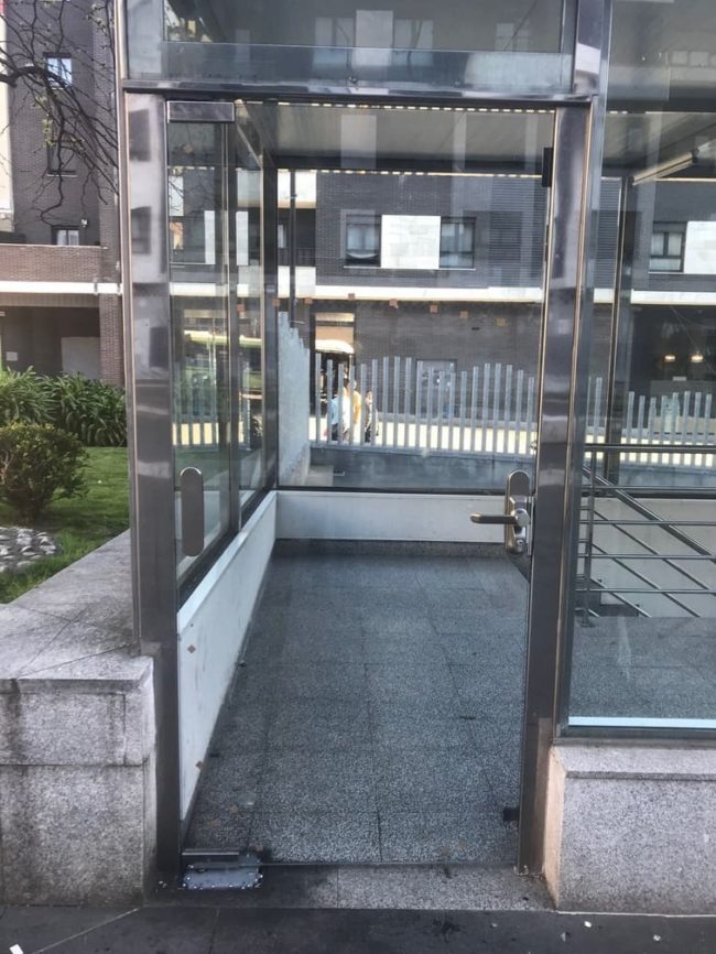 Puerta de vidrio templado en Iturruondo