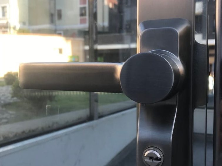Puerta de vidrio templado en Iturruondo