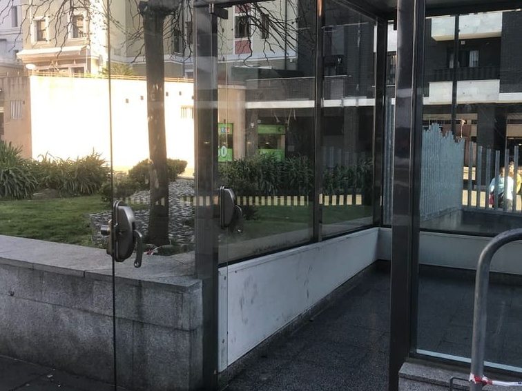 Puerta de vidrio templado en Iturruondo
