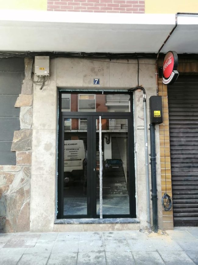 Puerta de portal instalada en Amorebieta